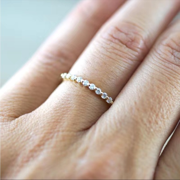New 925 Silver Gorgeous Zircon Stackable Ring - Picture 4 of 5